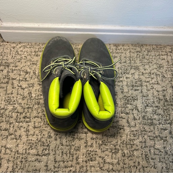 Timberland Green & Safety Grey Suede 6” Premium Waterproof Boots Size 4 Kids - Picture 7 of 10